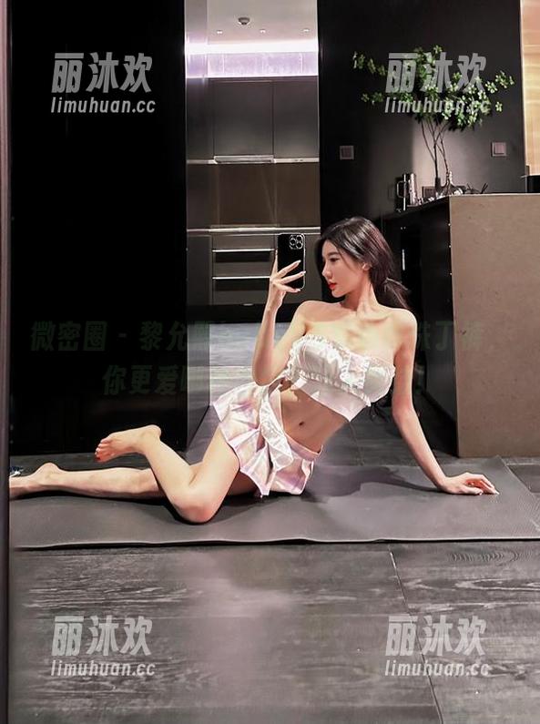 黎允熙baby 微密圈 - 黎允熙babyVS紫色珍珠丁裤,你更爱哪种自信?让人纠结!